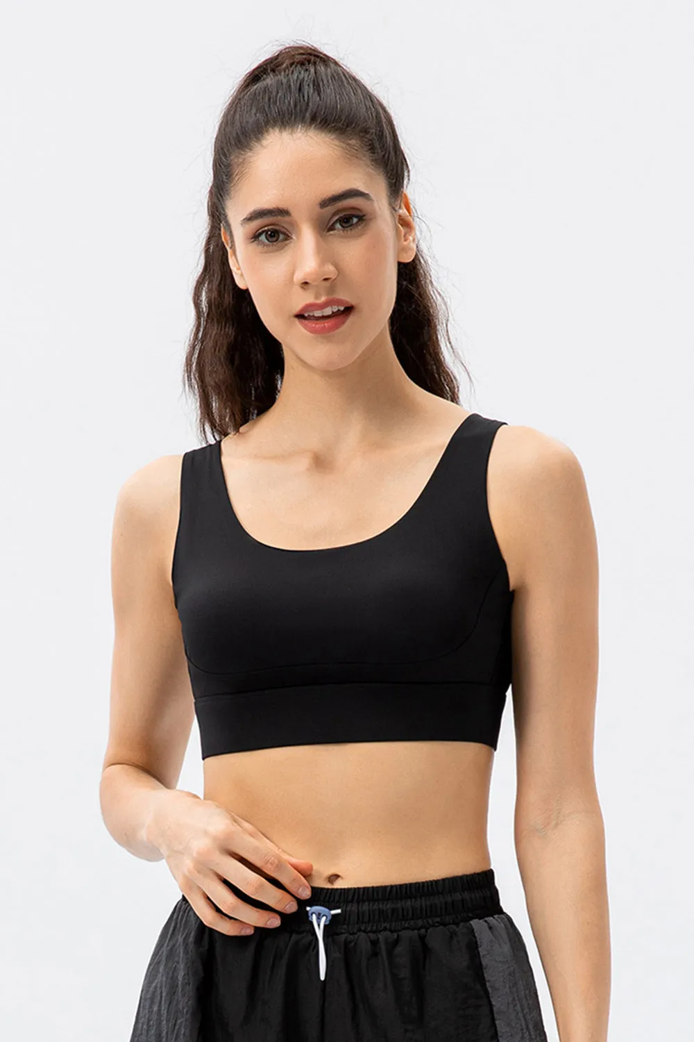 Breathable Crisscross Back Scoop Neck Sports Bra