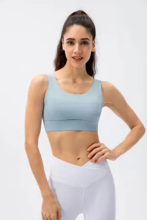 Breathable Crisscross Back Scoop Neck Sports Bra