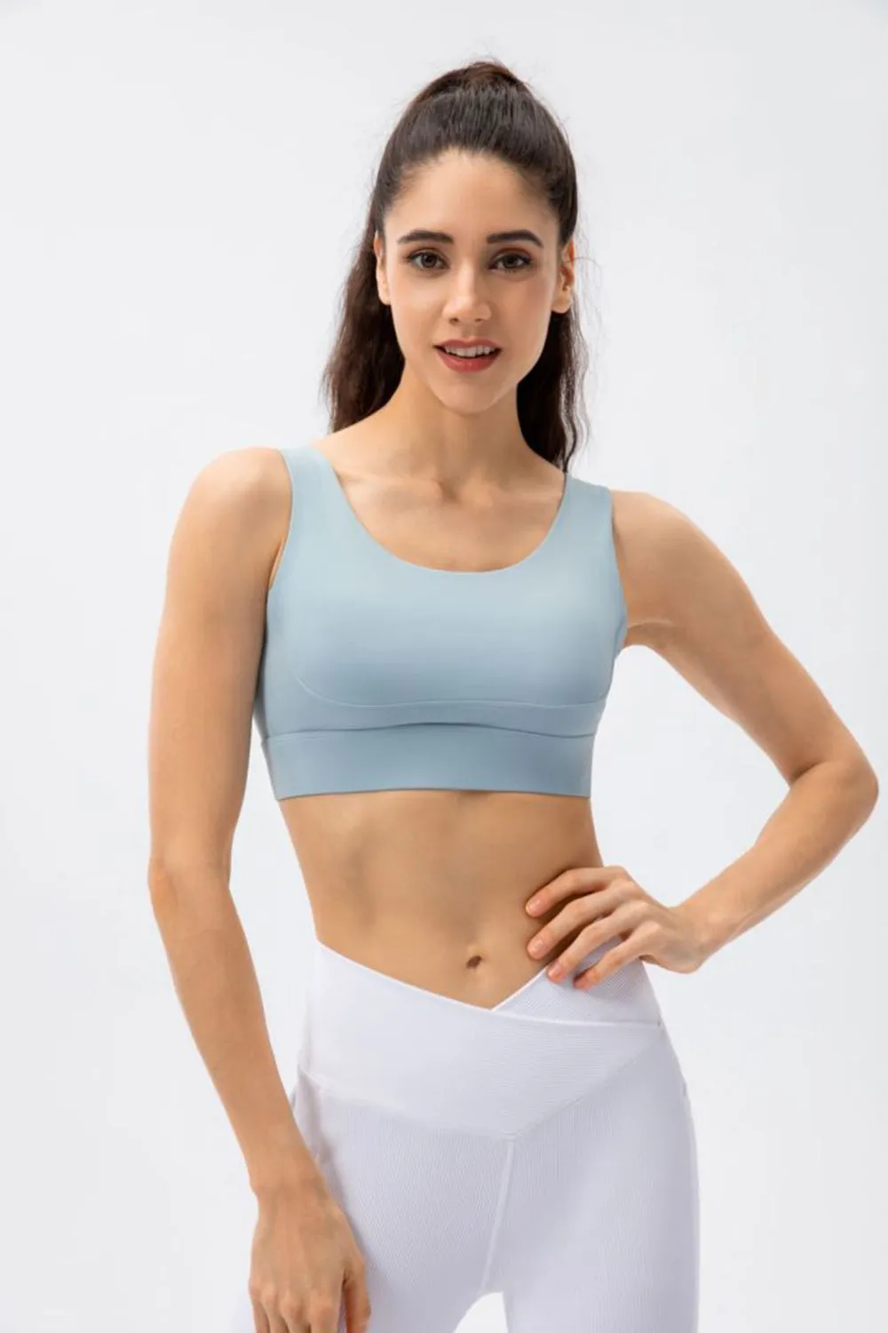 Breathable Crisscross Back Scoop Neck Sports Bra