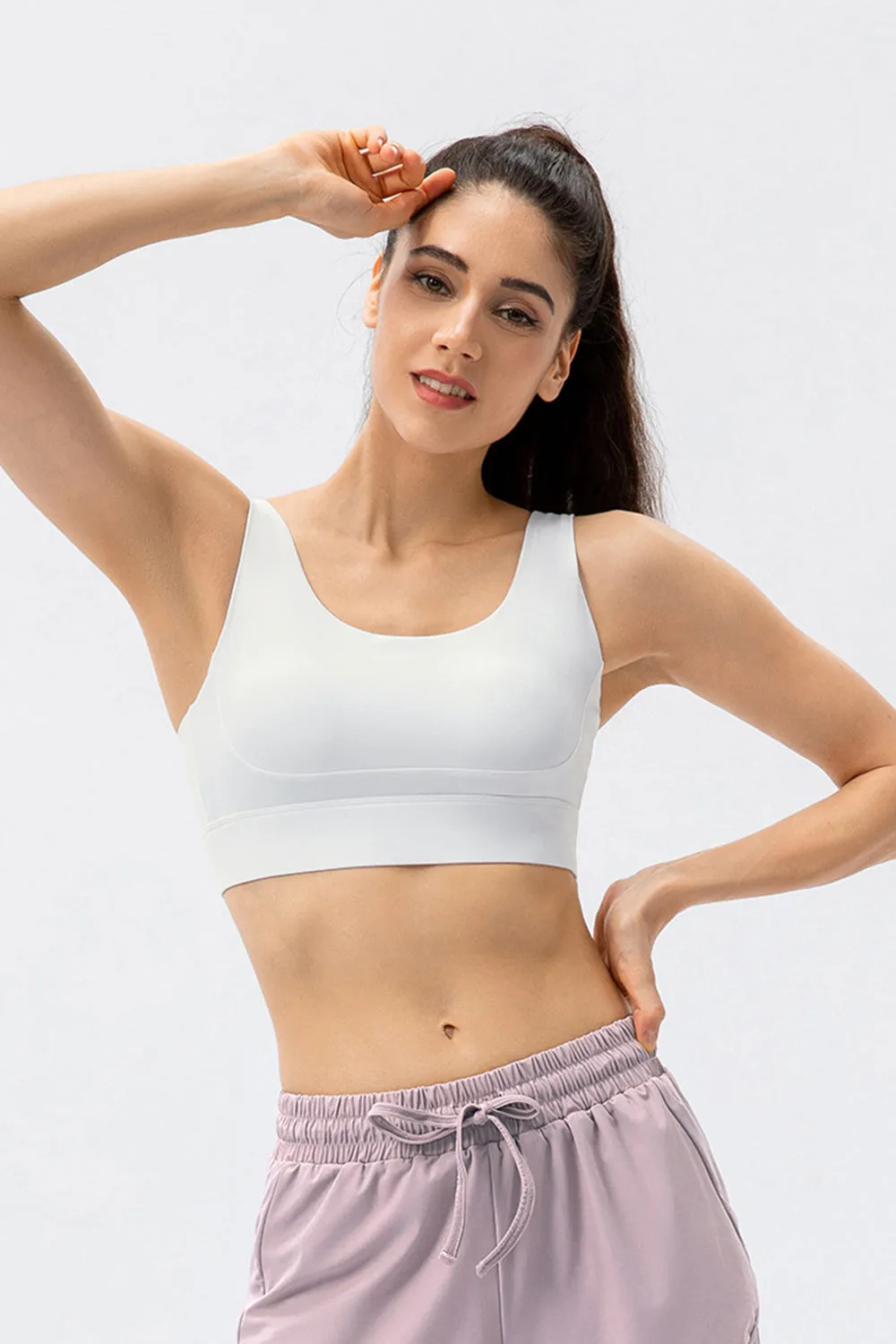 Breathable Crisscross Back Scoop Neck Sports Bra