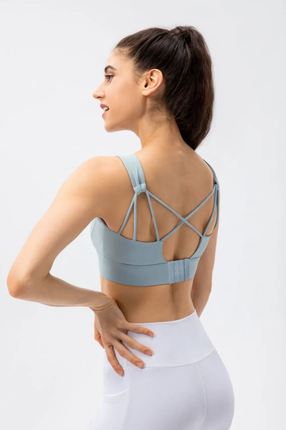 Breathable Crisscross Back Scoop Neck Sports Bra