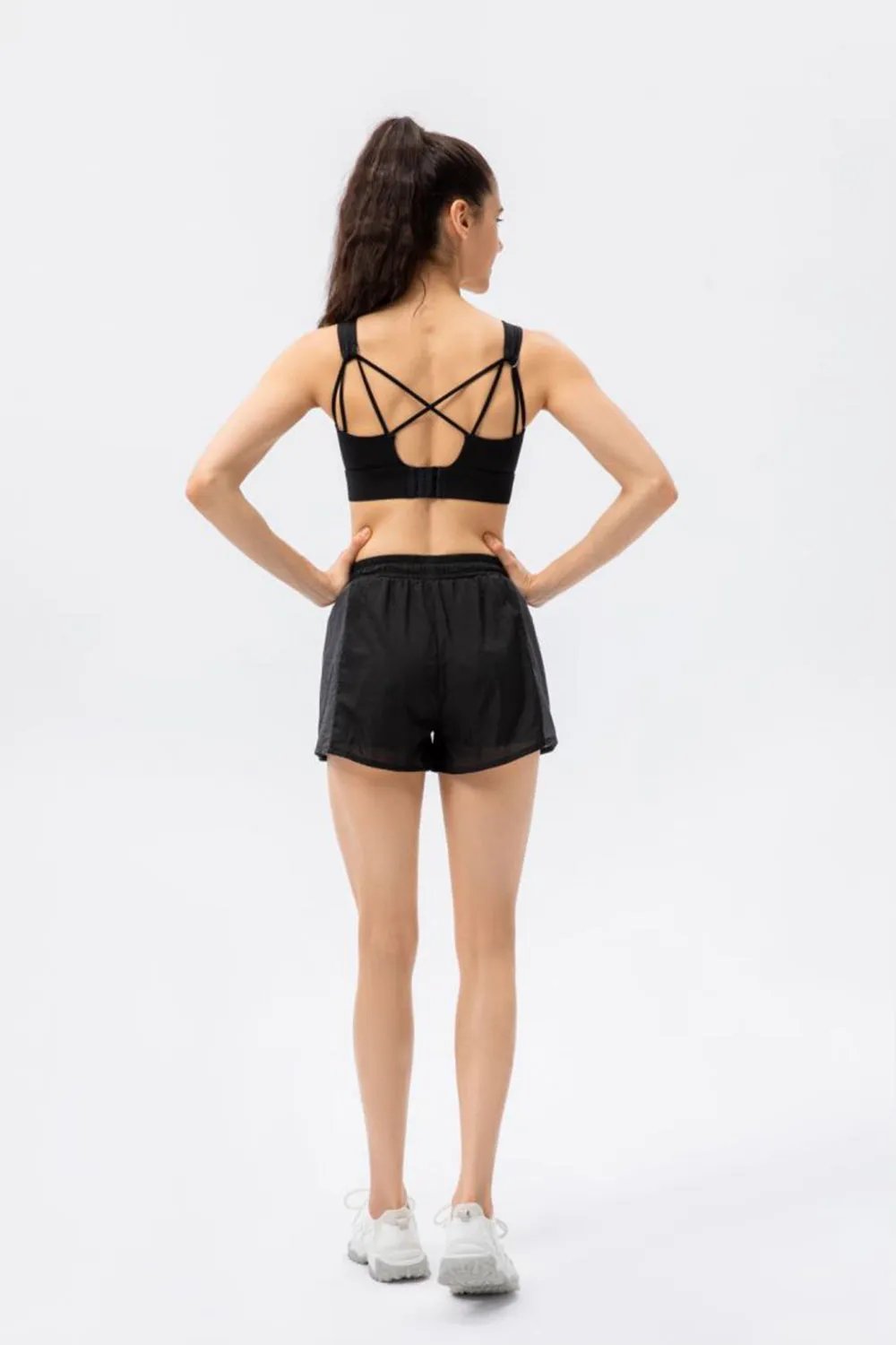Breathable Crisscross Back Scoop Neck Sports Bra