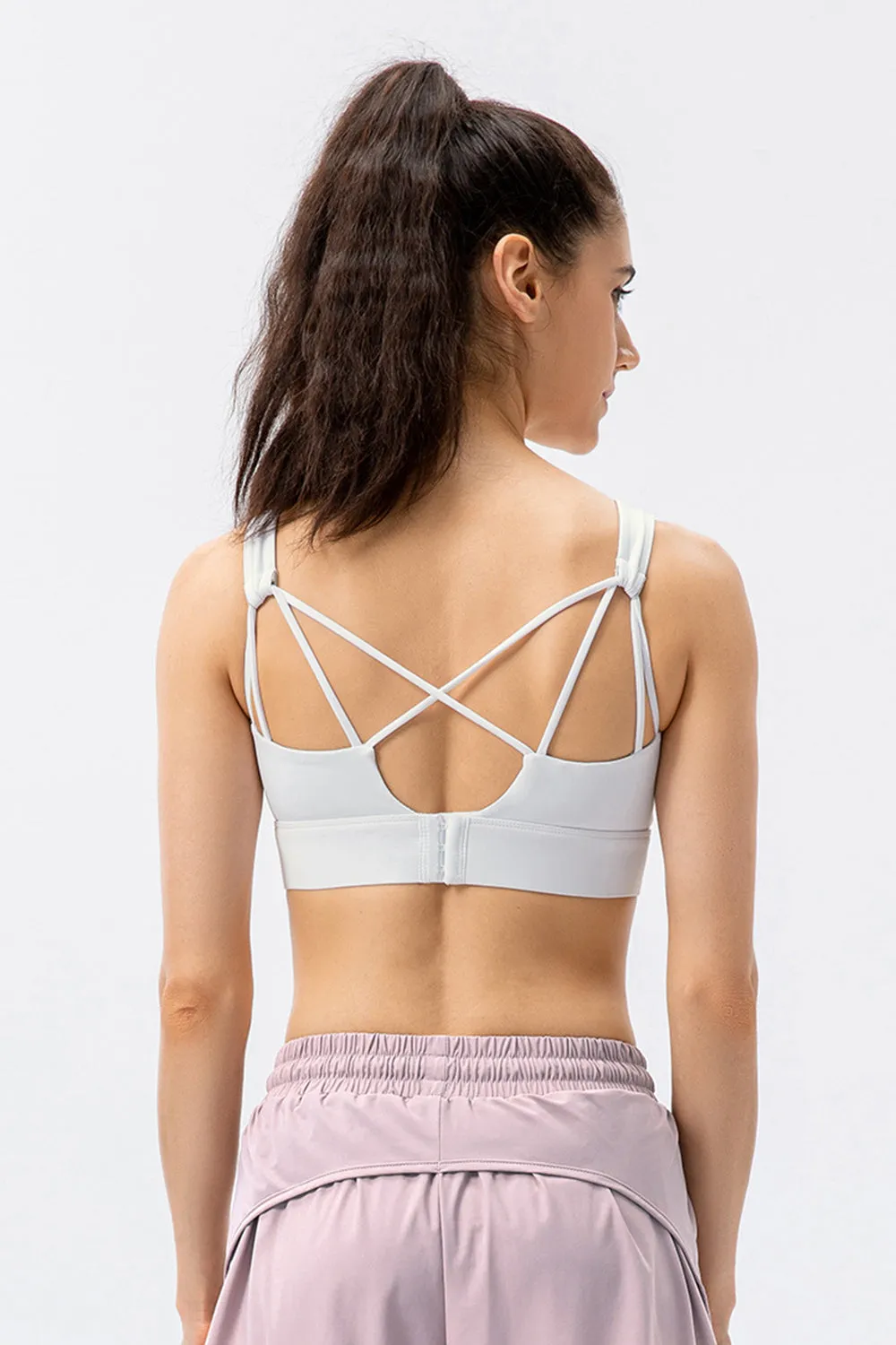 Breathable Crisscross Back Scoop Neck Sports Bra