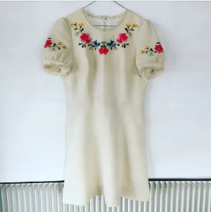Cute floral embroidery dress