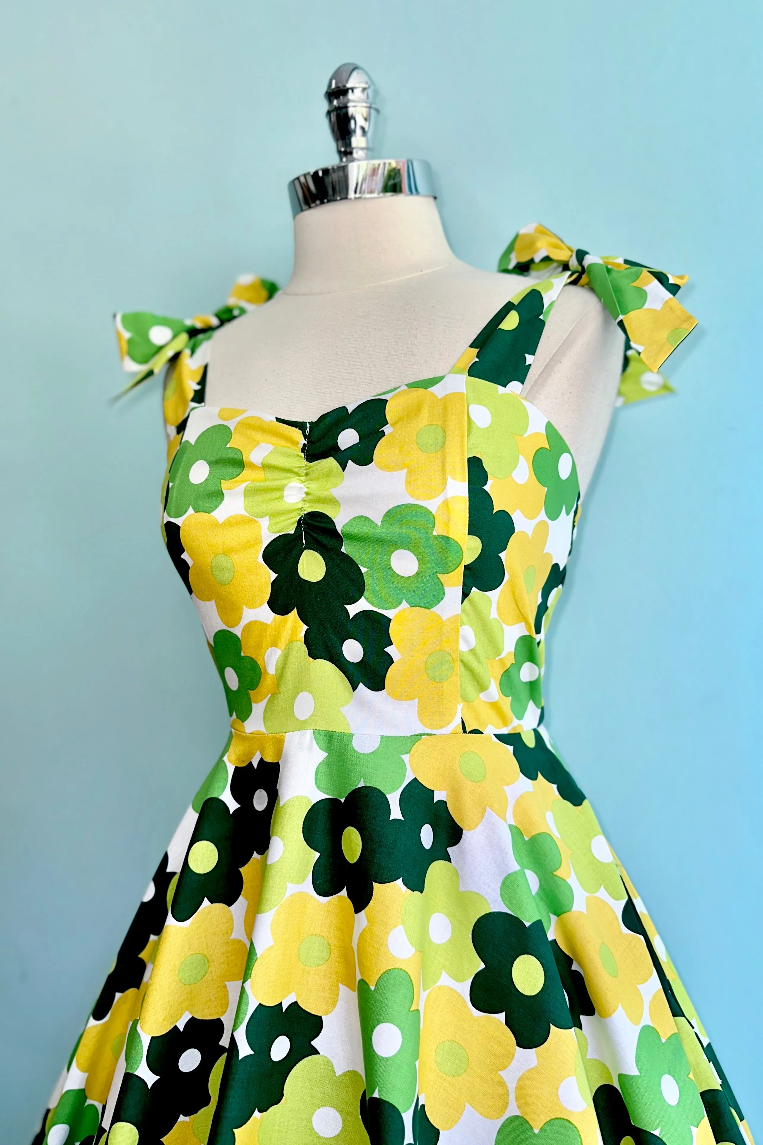 Green Mod Floral Sarah Dress by Heart of Haute
