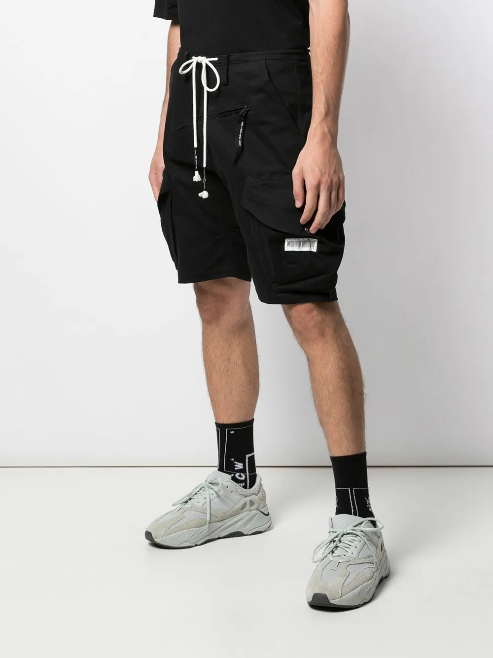 PULL OVER CARGO SHORT BLACK