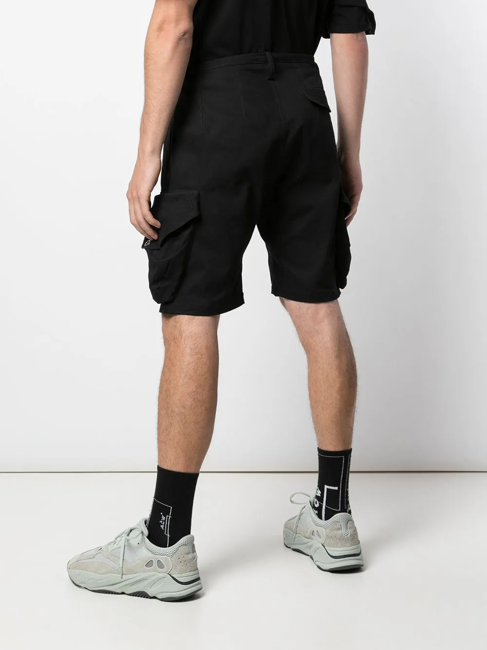 PULL OVER CARGO SHORT BLACK